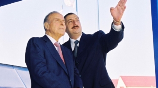 “Bizim üçün mürəkkəb dövr idi, lakin ailəmiz bir yerdə idi” - İlham Əliyev 