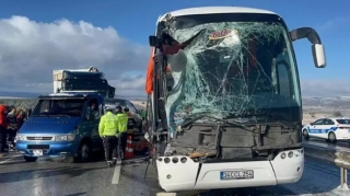 Türkiyədə daha bir avtobus qəzası olub, çox sayda yaralı var 