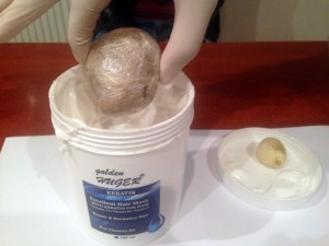 Saç kreminin içindən heroin və metamfetamin çıxdı - VİDEO