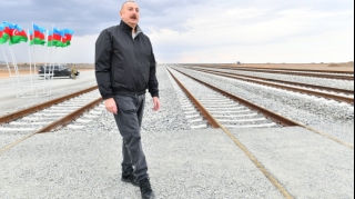 Dövlət başçısı Bərdə-Ağdam dəmir yolu xəttinin tikintisi ilə tanış oldu - FOTO