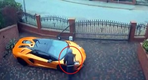 Milyon yarımlıq avtomobili cızıq–cızıq etdi - VİDEO