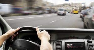 Paytaxda qəza törədən sürücü hadisə yerindən qaçıb, iki nəfər xəsarət alıb