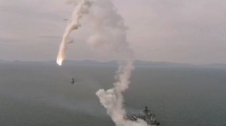 Rusiyada uğursuz hərbi sınaq: Raket buraxıldığı gəminin yanına düşdü  - VİDEO