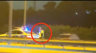 Yol polisinin gizlin çəkilmiş videosu yayılıb: Maşını saxladı və... - VİDEO