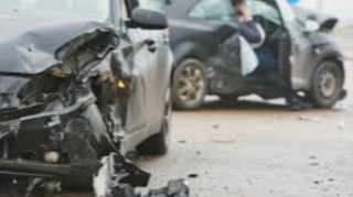 Bakıda “Mercedes” və “Nissan” toqquşdu; xəsarət alan var 