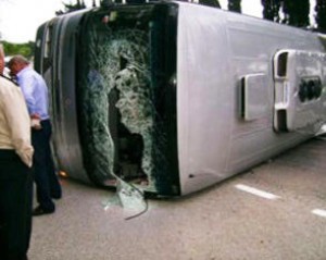 Finlandiyada avtobus körpüdən aşdı: 4 ölü