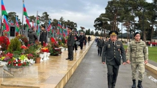Офицерский состав Минобороны АР посетил вторую Аллею шехидов в связи с Днем Победы