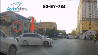 "Manatlıq" taksi sürücüsü qırmızıda keçib təhlükə yaratdı - VİDEO
