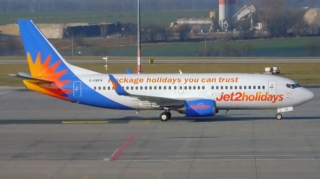 Qadın soyunaraq “Allahu Əkbər!” dedi: Təyyarə təcili eniş etdi - VİDEO 