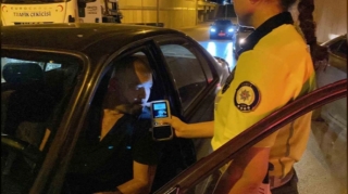 Alkoqollu sürücü saxlanılarkən 2 il əvvəlki proqnozlarından danışdı - VİDEO 