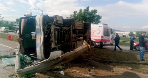 İşçiləri daşıyan avtobus aşdı: 3-ü ağır 10 yaralı - VİDEO