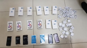 Avtomobildən qanunsuz mobil telefon və aksesuarları aşkarlanıb - FOTO