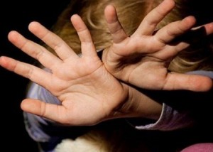 Gəlini tərəfindən döyüldüyünü iddia edən qadın sığınacağa müraciət edib - FOTO