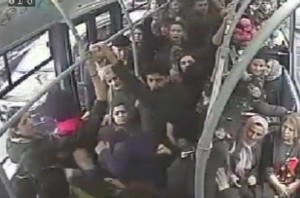 Bakıda avtobusda qadına qarşı İYRƏNC HƏRƏKƏT - VIDEO