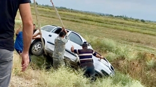 Zərdabda idarəetmədən çıxan “Opel” dərəyə yuvarlandı   - VİDEO