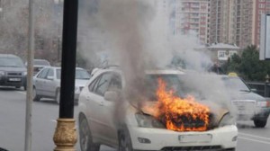 Bakıda "Kia" markalı avtomobil yanıb