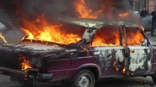 Goranboyda iki avtomobil toqquşub, biri yanıb 