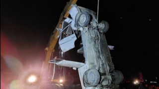 Hacıqabulda avtomobil kanala düşüb, ölən və yaralanan var