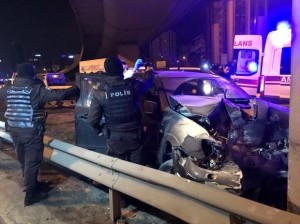 Sükan arxasına keçən 14 yaşlı uşaq qəza törətdi, ayağı qopdu - VİDEO