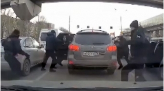 ŞOK  üsulla maşın oğurlayanlar belə tutuldu  - VİDEO
