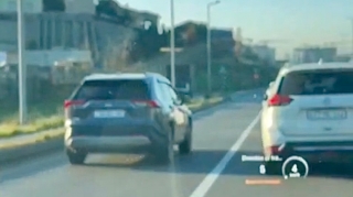 Sıxlıqdan yayınmaq istəyən sürücü əks yola keçdi - 99-BD-190    - VİDEO