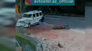 "Galendewagen" motosikletçini ölümdən xilas etdi - MARAQLI VİDEO 