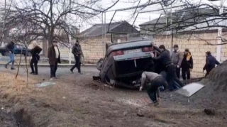 Qubada "VAZ" aşdı, sürücü xəsarət aldı   - FOTO