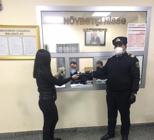 Bakıda polis qadının itmiş pulqabısını tapdı