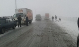 Azərbaycanda bu yollar buz bağlayıb - Yük maşını aşdı - FOTO