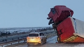 Bakı-Qazax yolunda "TIR"  qəzaya düşdü - VİDEO   - YENİLƏNİB