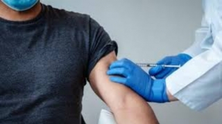 Alimlər açıqladı:  Pandemiyanın qarşısını almaq üçün vaksinasiya kifayət etmir