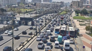 Bakıda iki mərkəzi yolda təmirlə bağlı sıxlıq yaranıb - FOTO 