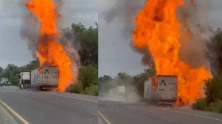 Şəkidə dezodorant daşıyan TIR yanır - VİDEO  - YENİLƏNİB