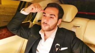 Azərbaycanlı müğənni müəlliminə 70 000 AZN dəyərində avtomobil hədiyyə edib - VİDEO 