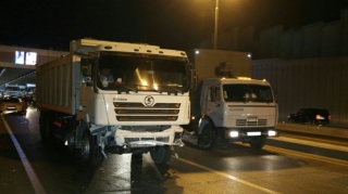 Bakıda yük avtomobilləri toqquşub