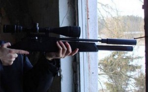 Yoldan keçənləri pəncərədən güllələyən şəxs tutuldu