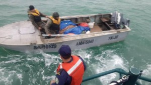 Dənizdə batmaq təhlükəsi ilə üzləşən balıqçılar xilas edilib - FOTO