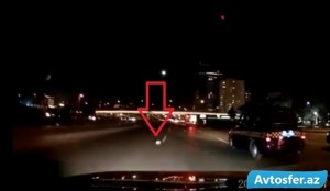 Bakıda qəribə mənzərə: yolun ortasında "kubik" qəzaya səbəb oldu - VİDEO
