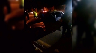 Naxçıvanda “Ford”la toqquşan “099” səkiyə çırpıldı  - VİDEO