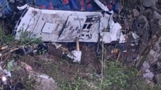 Məktəb avtobusu qəzaya uğradı, 16 nəfər öldü 