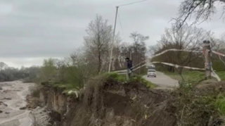 Xaçmazda güclü yağışlar yolu dağıtdı - AAYDA-dan açıqlama   - VİDEO