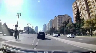 Prospekti parka çevirən piyadalar təhlükə saçdı    - VİDEO