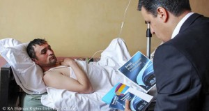 Erməni obmudsman azərbaycanlı əsirə baş çəkdi - FOTO