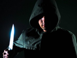 Bakıda gənc oğlan evə gedərkən yolda bıçaqlanıb