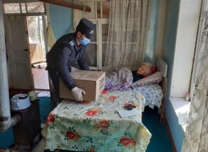 Cəbhəboyu ərazilərdə yaşayan soydaşlarımıza yardımlar edilib - FOTO