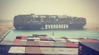 Süveyş kanalından keçmək üçün 276 gəmi növbə gözləyir