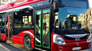 "Bakubus"ın sürücüsü qəza törətdi  - FOTO