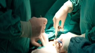 Bakıda yeniyetmənin mədəsindən görün nələr çıxdı? - FOTO 