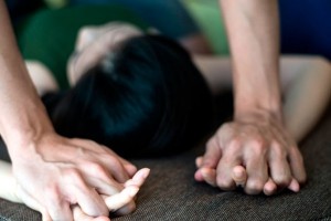 Azərbaycanda taksi sürücüsü 3 uşaq anasına  TƏCAVÜZ ETDİ 