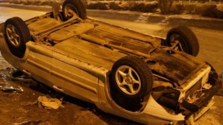 В Билясуваре перевернулся автомобиль, пострадали три человека 